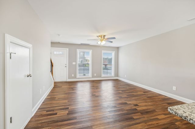 906 Sutton Cv, Columbia, TN 38401