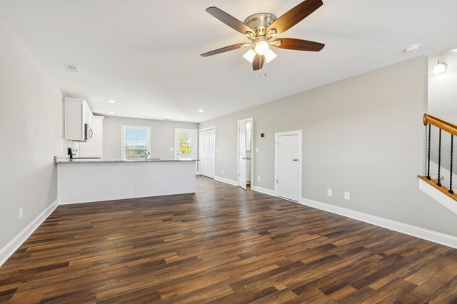 906 Sutton Cv, Columbia, TN 38401