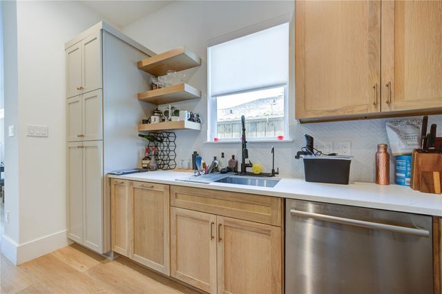 18 Sidney Street A, Houston, TX 77003