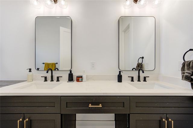 18 Sidney Street A, Houston, TX 77003