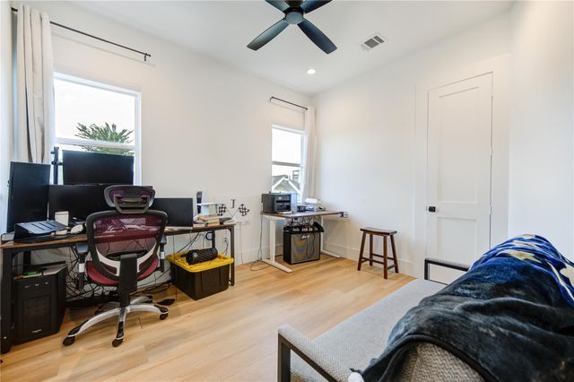 18 Sidney Street A, Houston, TX 77003