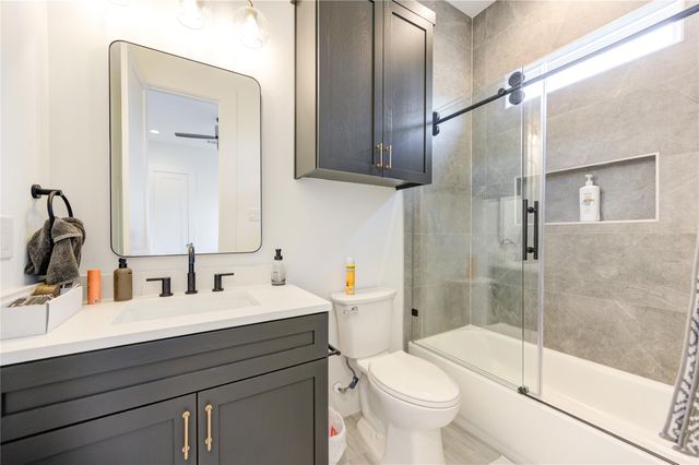 18 Sidney Street A, Houston, TX 77003