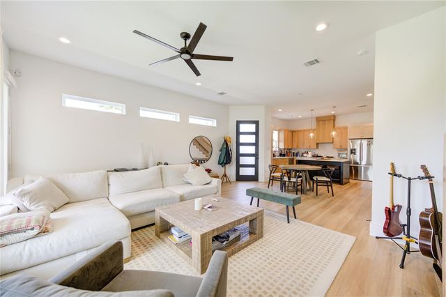 18 Sidney Street A, Houston, TX 77003