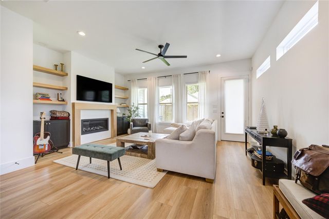 18 Sidney Street A, Houston, TX 77003