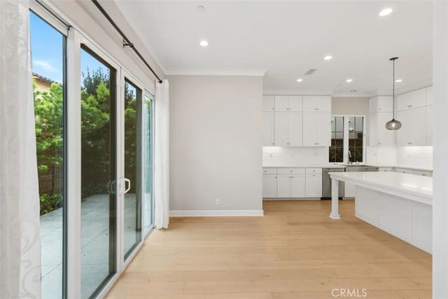 70 Thoroughbred, Irvine, CA 92602