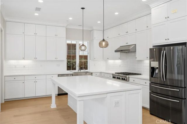 70 Thoroughbred, Irvine, CA 92602