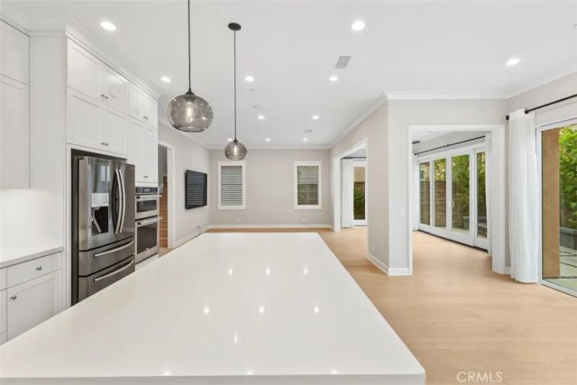 70 Thoroughbred, Irvine, CA 92602