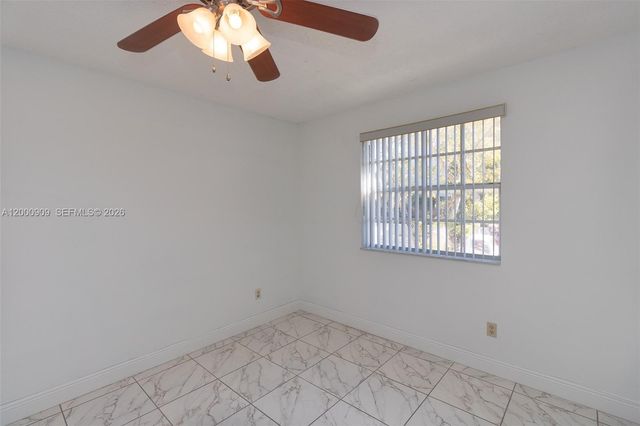 18304 NW 68th Ave L, Hialeah, FL 33015