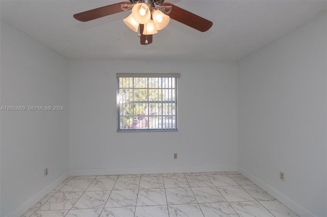 18304 NW 68th Ave L, Hialeah, FL 33015