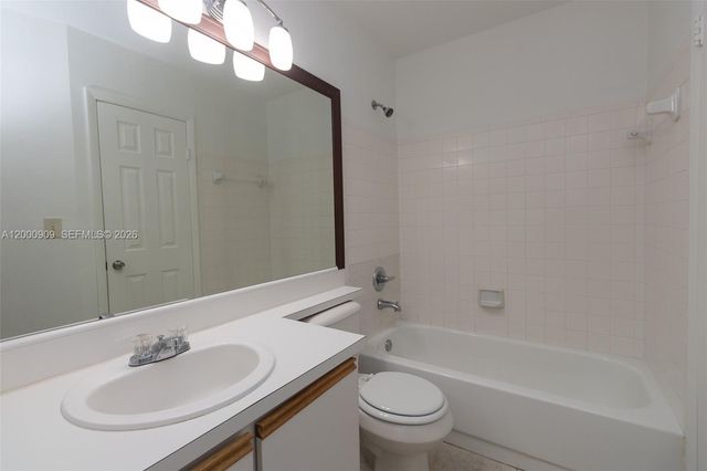 18304 NW 68th Ave L, Hialeah, FL 33015