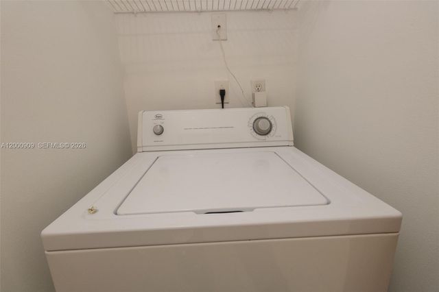 18304 NW 68th Ave L, Hialeah, FL 33015