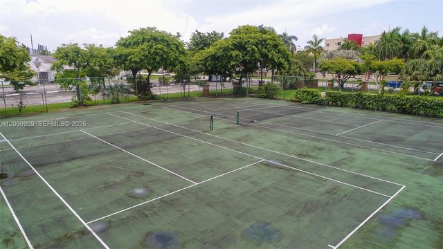 18304 NW 68th Ave L, Hialeah, FL 33015