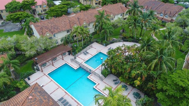 18304 NW 68th Ave L, Hialeah, FL 33015