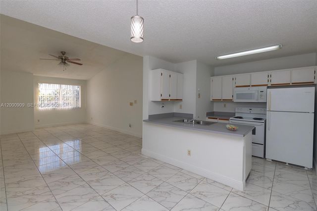 18304 NW 68th Ave L, Hialeah, FL 33015