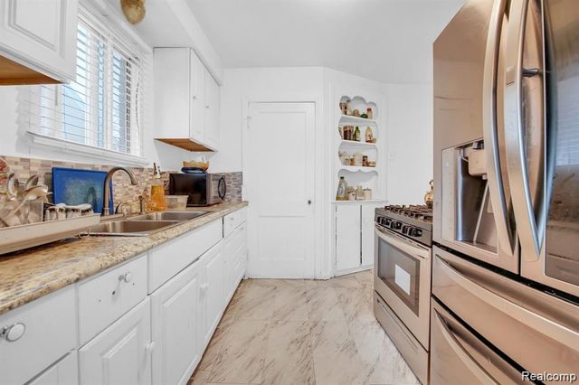 6839 Rosemont Avenue, Detroit, MI 48228