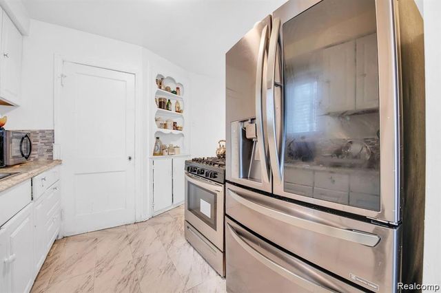 6839 Rosemont Avenue, Detroit, MI 48228