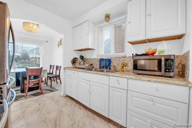 6839 Rosemont Avenue, Detroit, MI 48228