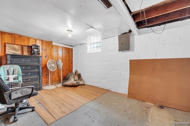 6839 Rosemont Avenue, Detroit, MI 48228