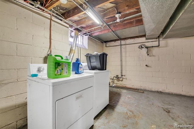 6839 Rosemont Avenue, Detroit, MI 48228