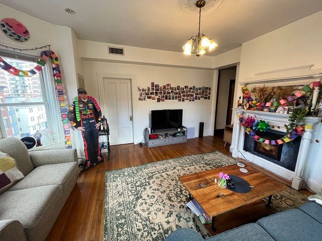 142 Saint Alphonsus 3, Boston, MA 02120