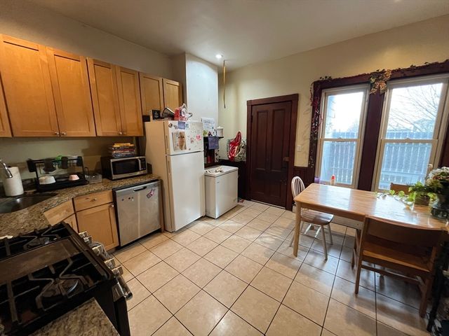 142 Saint Alphonsus 3, Boston, MA 02120