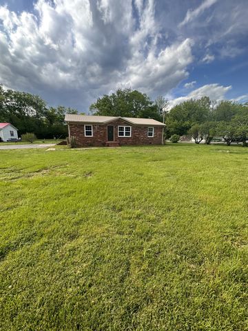 1365 Meadowbrook Dr, Pulaski, TN 38478