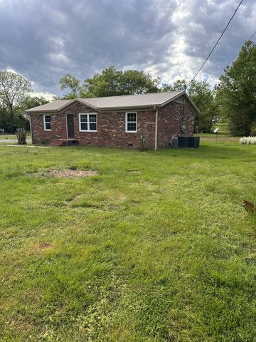1365 Meadowbrook Dr, Pulaski, TN 38478