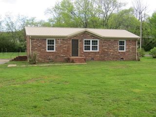 1365 Meadowbrook Dr, Pulaski, TN 38478