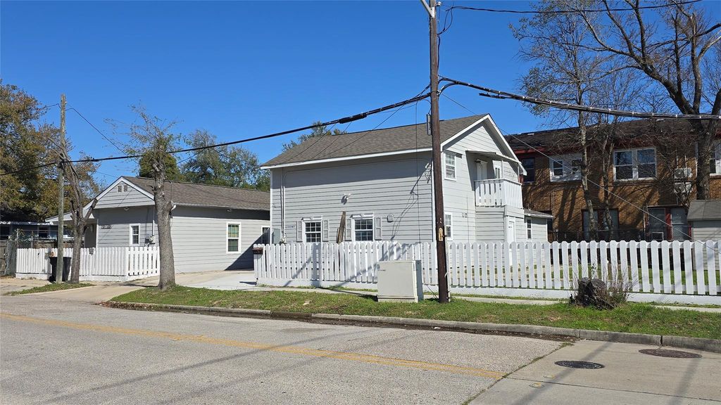 421 Sidney Street 1, Houston, TX 77003