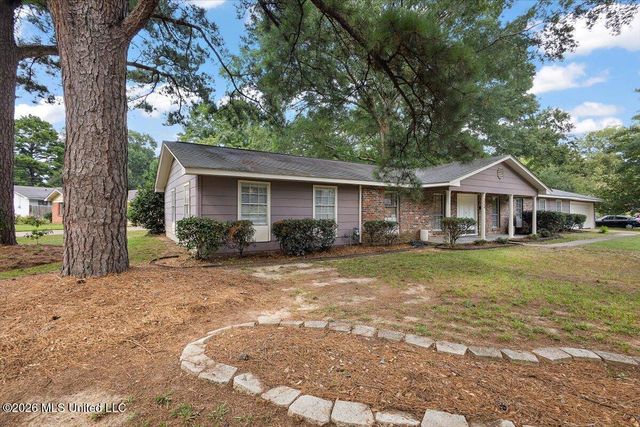 1204 Deerfield Lane, Jackson, MS 39211