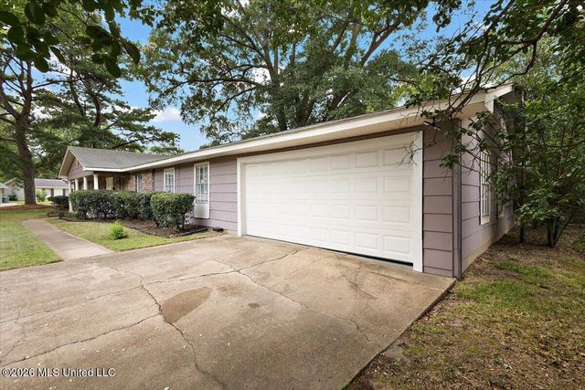 1204 Deerfield Lane, Jackson, MS 39211