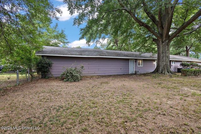 1204 Deerfield Lane, Jackson, MS 39211