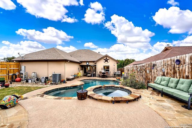 543 Airline, Canyon Lake, TX 78133