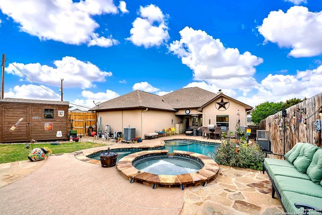 543 Airline, Canyon Lake, TX 78133