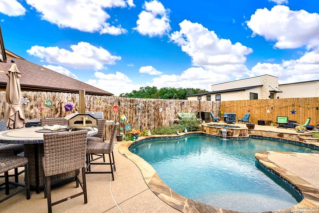 543 Airline, Canyon Lake, TX 78133