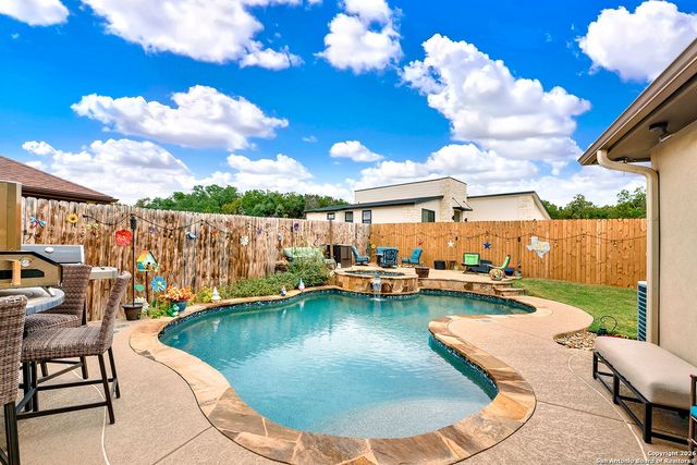 543 Airline, Canyon Lake, TX 78133