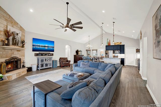 543 Airline, Canyon Lake, TX 78133