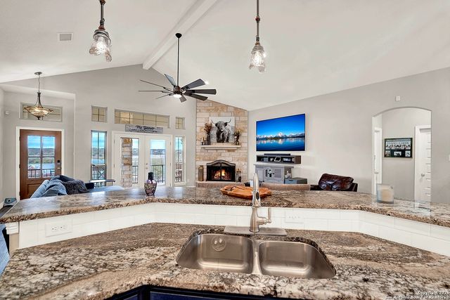 543 Airline, Canyon Lake, TX 78133