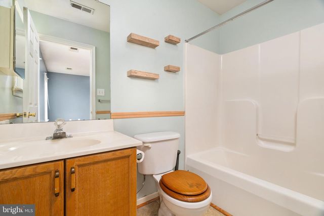 12 QUINCE TREE DR, Martinsburg, WV 25403