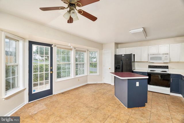12 QUINCE TREE DR, Martinsburg, WV 25403