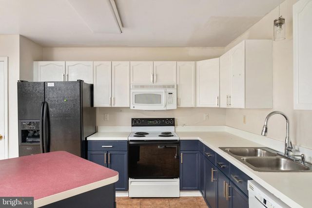 12 QUINCE TREE DR, Martinsburg, WV 25403