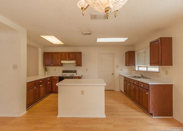 7054 AUTUMN PARK, San Antonio, TX 78249