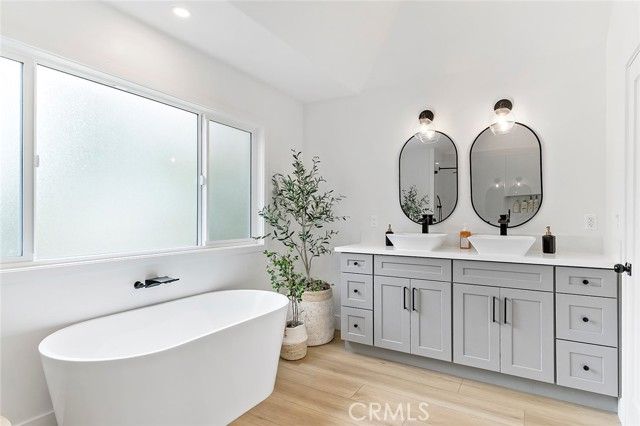 2925 W Oak, Burbank, CA 91505