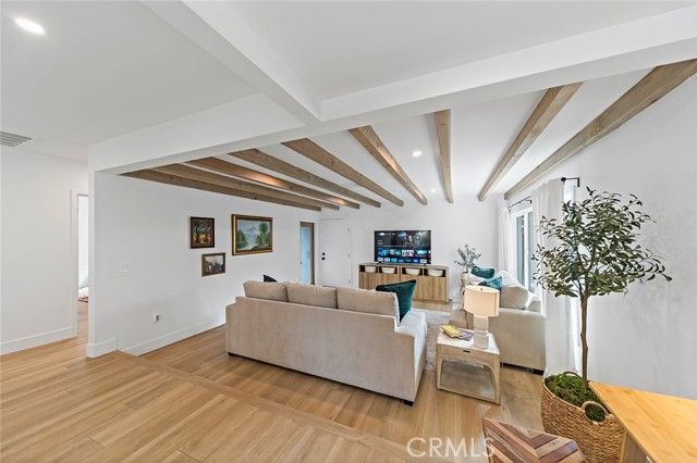 2925 W Oak, Burbank, CA 91505