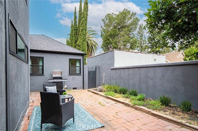 2925 W Oak, Burbank, CA 91505