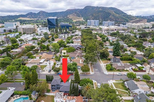 2925 W Oak, Burbank, CA 91505