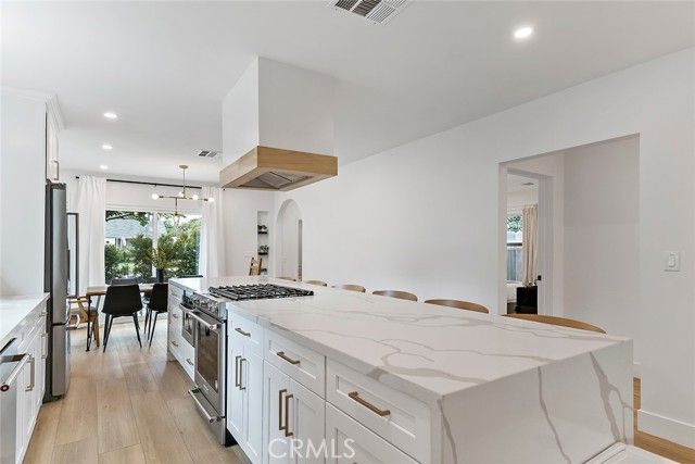 2925 W Oak, Burbank, CA 91505