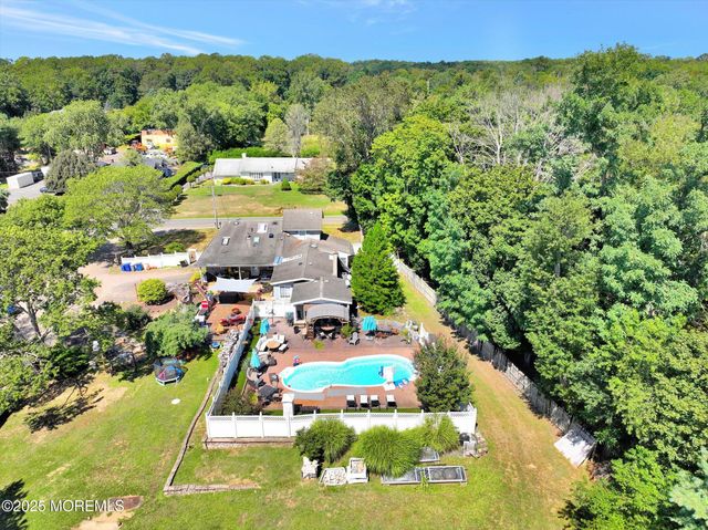 86 Stillwell Road, Holmdel, NJ 07733