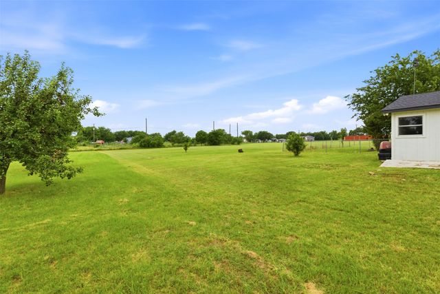7227 Fm 2622, Ponder, TX 76259