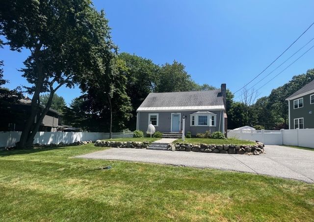 269 North Rd -, Bedford, MA 01730